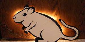 Lampe in Rennmausform